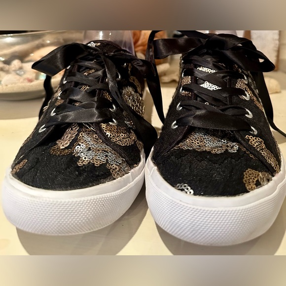 EUC 💠 Kaari Blue “Haven” Black Sequined Sneakers Size 9 - Picture 4 of 11